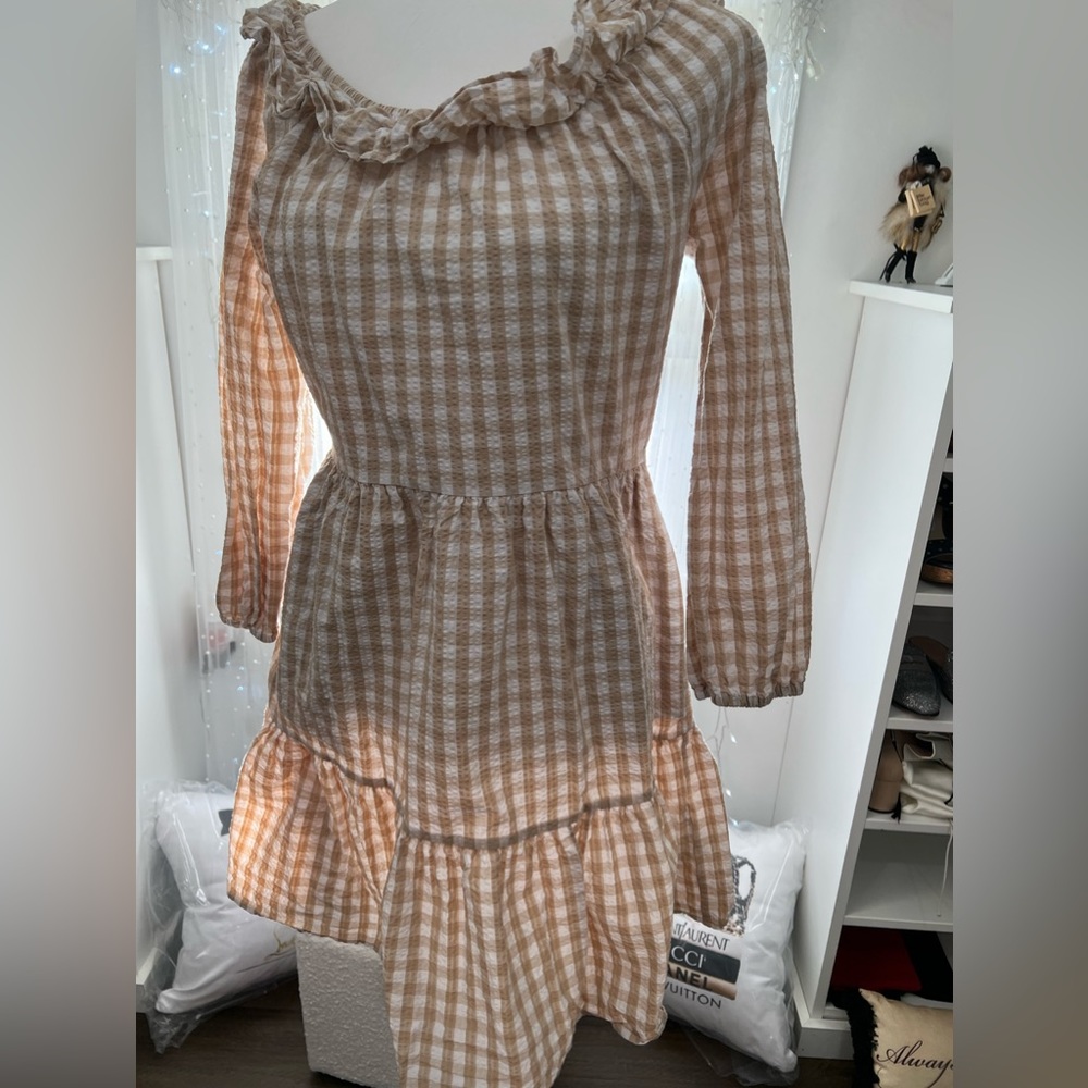 Jcrew Long sleeve tan printed dress above the knee. Size 6